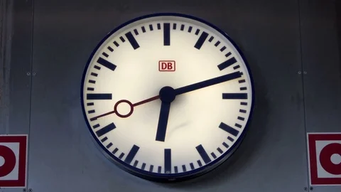 Deutsche Bahn Rapid Transport Train Clock Timelapse Video stock 75818002