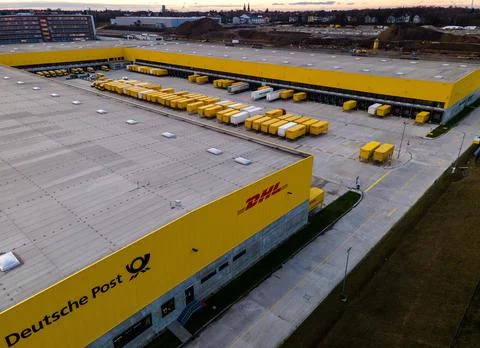 Deutsche Post DHL mega parcel centre in Bochum, Germany - 04 Dec 2020 Foto stock