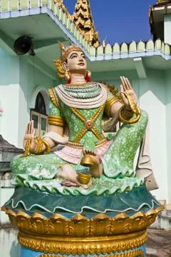 Deva statue in myanmar style molding art Foto stock