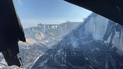 Devastating aftermath of a building fire with smoldering ruins Video stock 320815661