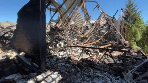 Devastating aftermath of a building fire with smoldering ruins Video stock 320815682