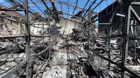 Devastating aftermath of a building fire with smoldering ruins Video stock 320815688