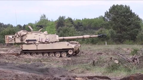 Devastating Artillery Weapon - Powerful M109 Paladin Howitzer  (35) Video stock 253334189
