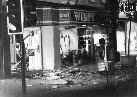 Devastation After An Ira Bomb Exploded In A Wimpy Bar On Oxford Street Killing K Foto stock