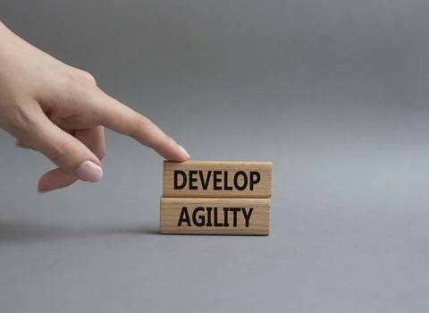 Develop agility symbol. Concept word Develop agility on wooden blocks. Beau.. Foto stock