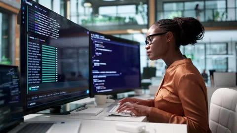 Developer Coding In Cloud-based Web Environment. Видео 345852144