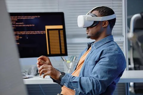 Developer Coding in VR Goggles Foto stock