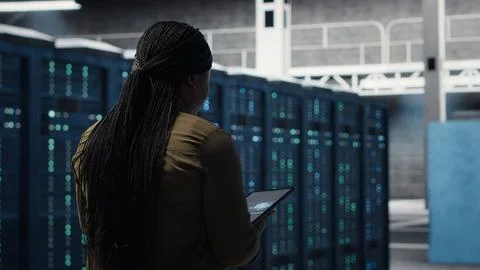 Developer doing data center automation using AI neural networks on tablet Stockfoto's