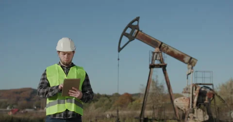 Developer of the European appearance looks through the camera and makes a sketch Stock Footage 195249051