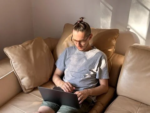 The developer with the funny tail on his head is focused on programming 스톡 사진