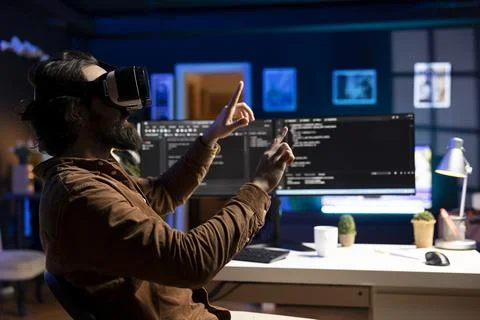 Developer inspecting code using virtual reality technology Stockfoto's