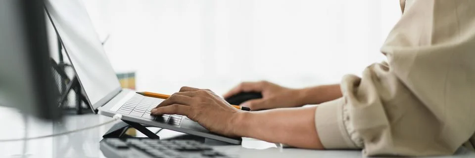 Developer programmer using mouse and typing code on laptop while programmin.. Stockfoto's