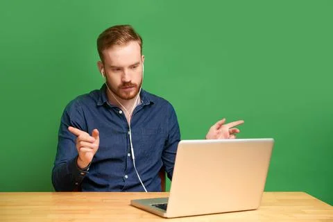 Developer taking part in video conference Stockfoto's