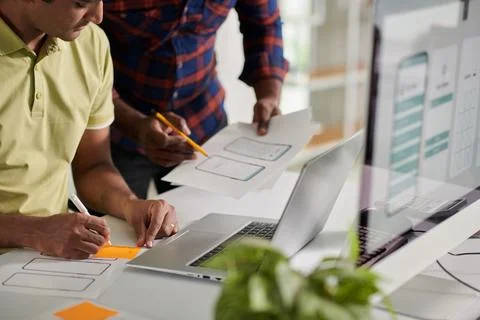 Developer Talking to UX Designer Foto stock