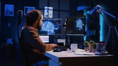Developer uses computer to update artificial intelligence neural networks Foto stock