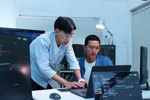 Developers Collaborating on Software Code and Artificial Intelligence Foto stock