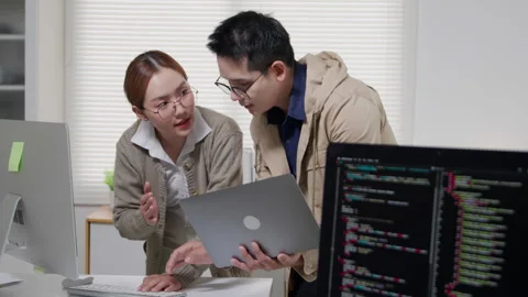 Developers Collaborating on Software Coding Project Vídeo Stock 343638879
