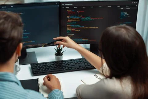 Developers program coding discussing website planning software. Postulate. Foto stock