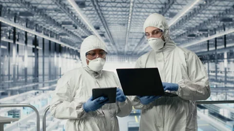 Developing microchips, advanced electronics automation and EDA engineers Stockbeeldmateriaal 333387814