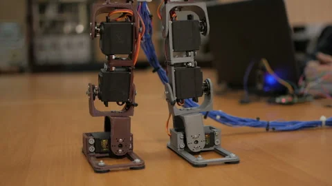 Developing a robot for young scientists. The legs of the robot. Robo technology. Stock-Footage 98743561
