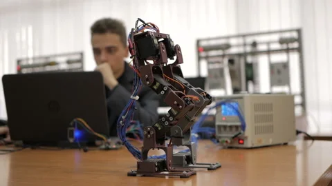 Developing a robot for young scientists. The legs of the robot. Robo technology. Stock-Footage 98744233
