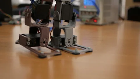 Developing a robot for young scientists. The legs of the robot. Robo technology. Stock-Footage 98749293