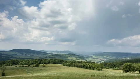 Developing thunderstorm over the Rhoen low mountain range Vídeo Stock 90799711