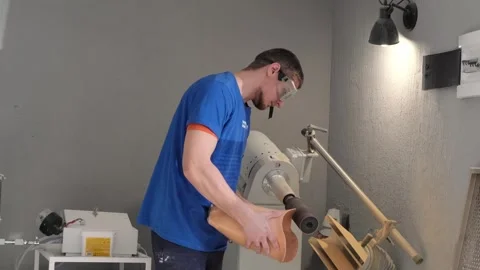 Development of a working, fixing mechanism for a new prosthesis in the workshop. Stockbeeldmateriaal 269369774