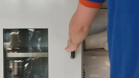 Development of a working, fixing mechanism for a new prosthesis in the workshop. Stockbeeldmateriaal 269371172