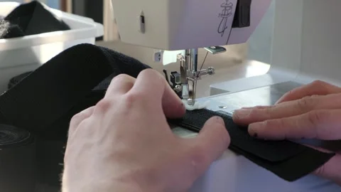 Development of a working, fixing mechanism for a new prosthesis in the workshop. Stockbeeldmateriaal 269377527