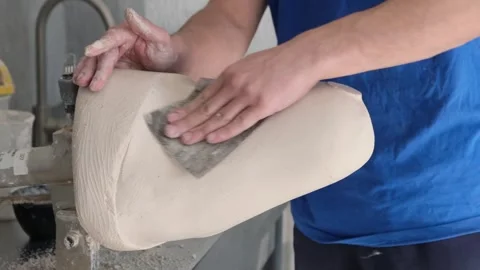 Development of a working, fixing mechanism for a new prosthesis in the workshop. Stockbeeldmateriaal 269396682