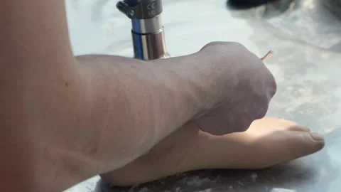 Development of a working, fixing mechanism for a new prosthesis in the workshop. Stockbeeldmateriaal 269396940