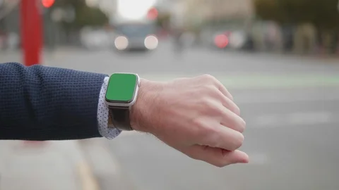 Device Gadget Smart Watch Technology Wrist Watch Wearable Screen and Urban City Vidéo 122802125