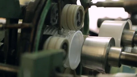 A device producing plastic packaging Vidéo 71093755