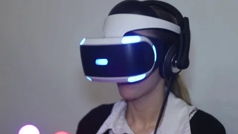 Device is a virtual reality Stock Footage 81789732
