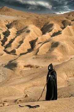 Devil - Death looking away in the desert Foto stock