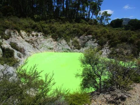 Devil's bath. The green sulphuric pool in Rotorua Geothermal Wonder at Foto stock