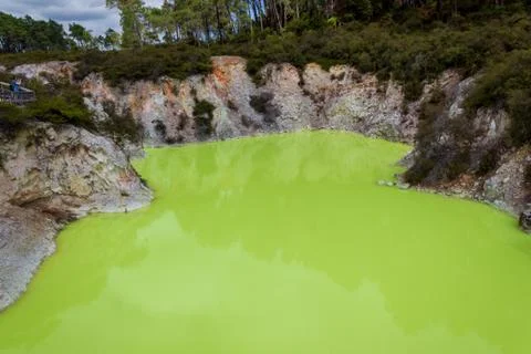 Devil's cave pool, Wai-O-Tapu thermal wonderland, Rotorua, New Zealand Foto stock