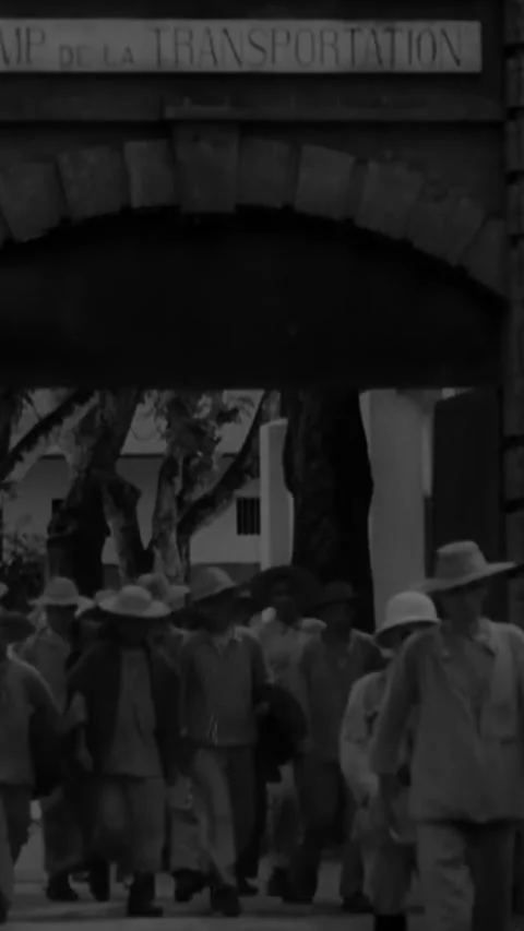 DEVIL'S ISLAND - 1939 - Prison laborers receive only a handful of water during 스톡 동영상 342269870