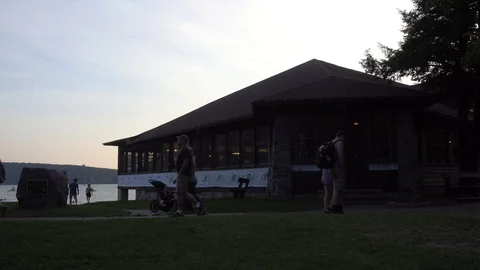 Devils Lake North Shore Concessions Building Vídeos de archivo 89113194