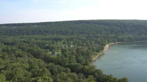 Devils Lake South Shore Beach Vídeos de archivo 89112806