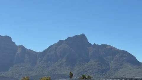 Devil’s Peak and Table Mountain from the back end as viewed from Southern Vídeos de archivo 328696775