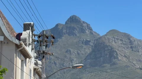 Devil’s Peak as seen from the suburb of Mowbray near Cape Town. Stock Footage 332178854