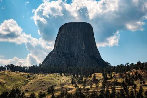 Devils Tower Dominates the Cloudy Landscape, Devils Tower National Monument Stock Photos
