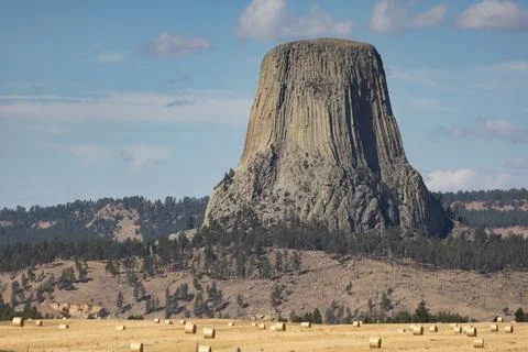 Devils Tower National Monument Rising Above Wyoming Prairie Landscape Stock Photos