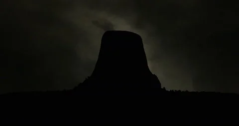 Devils Tower Wyoming Cloudy Moonrise Time Lapse Vidéo 149137771