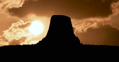 Devils Tower Wyoming Cloudy Sunset Time Lapse Vidéo 149138011