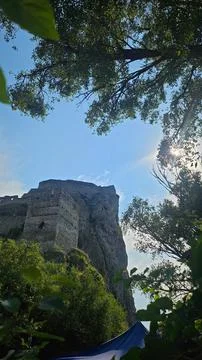 Devin Castle Ruins Through Trees Foto stock