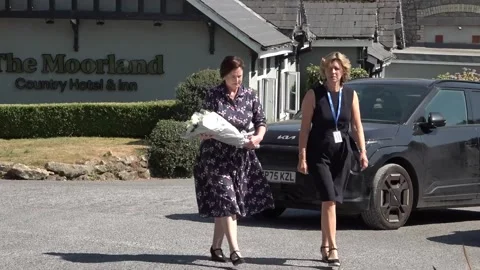 Devon and Cornwall PCC lays floral tribute to Ann Widdecombe and speaks to pres Видео 339358256
