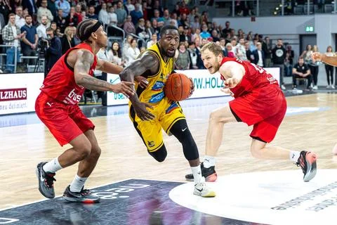 Devon Thomas (Brose Bamberg, 03), Will Cherry (MHP Riesen Ludwigsburg, 29)... Stock Photos